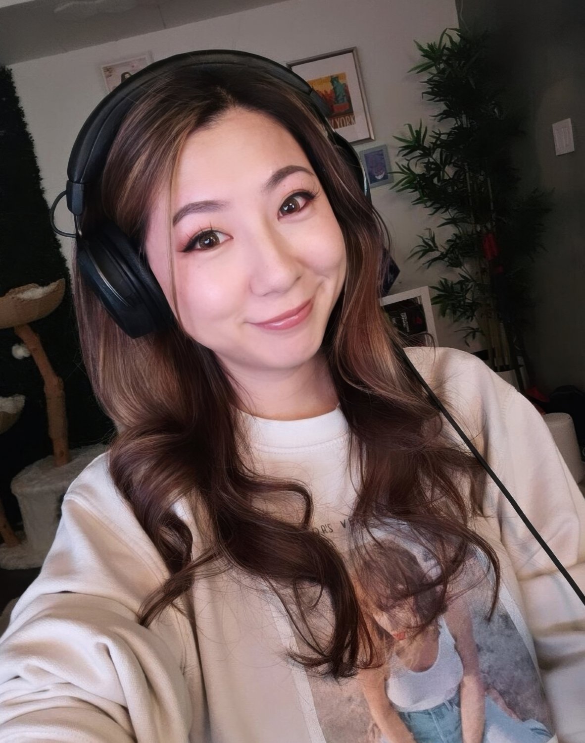Fuslie #9M1WqHVZ