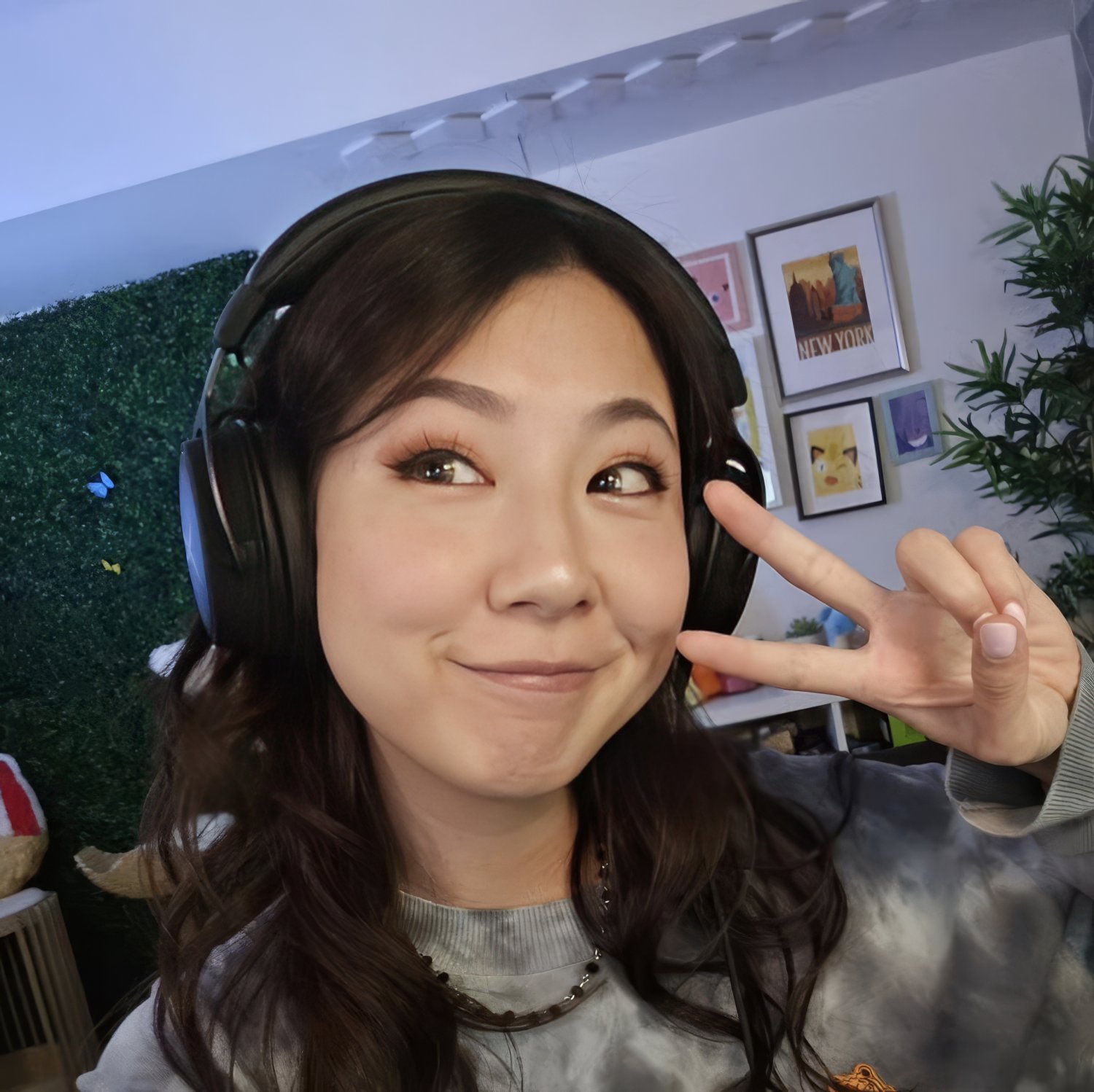 Fuslie #CoVrzPPJ