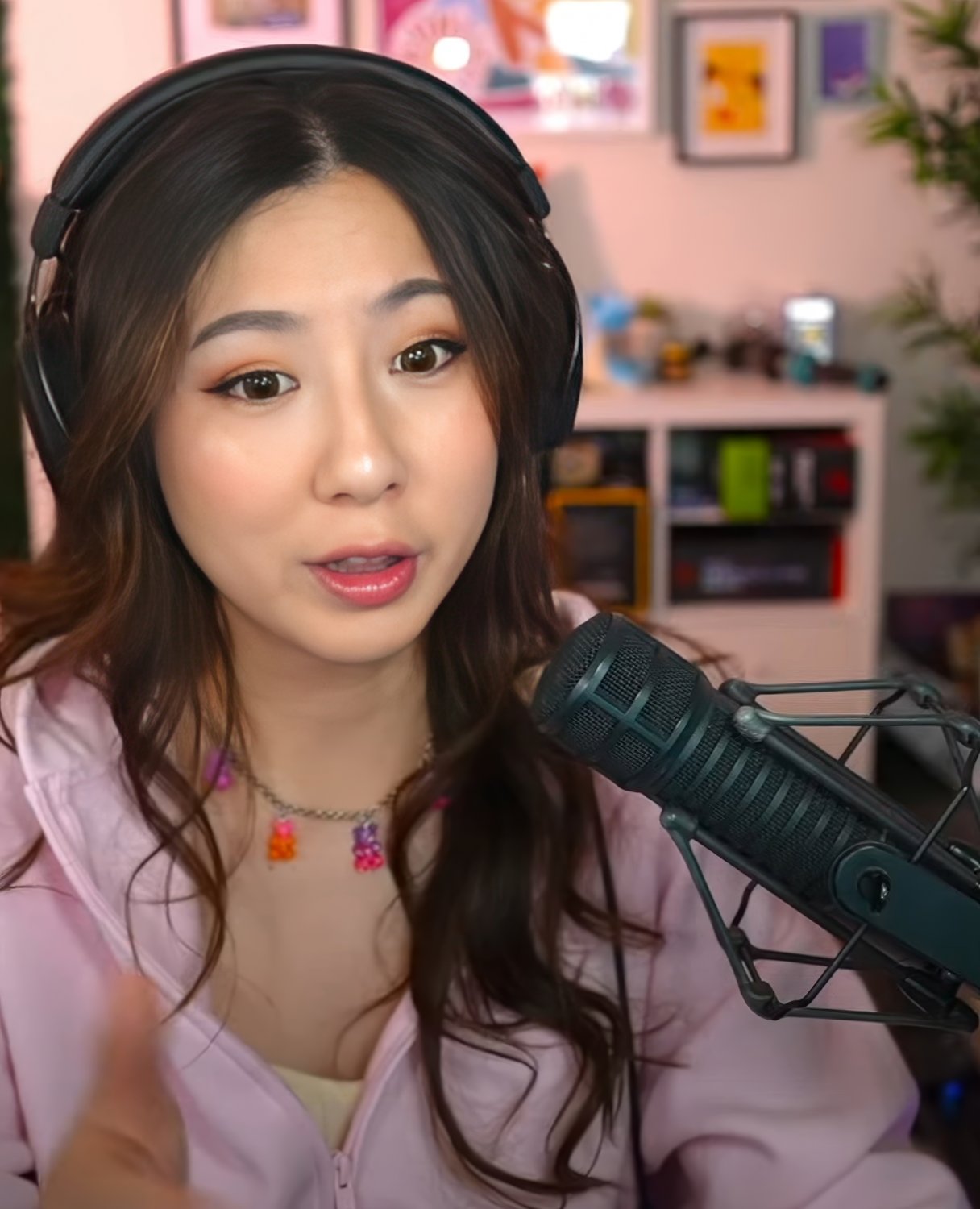 Fuslie #KoJPZ4j5