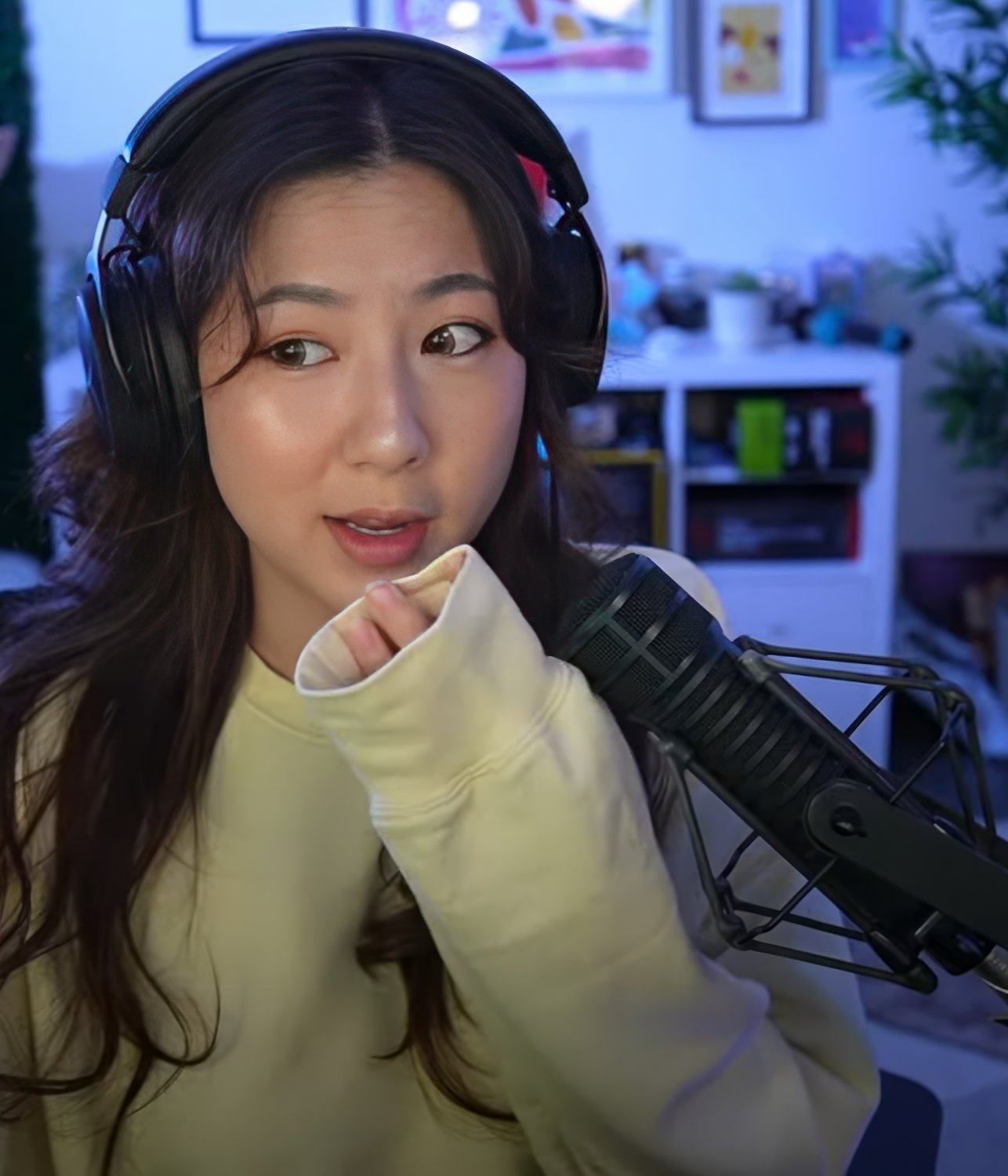 Fuslie #f1cQ48WD