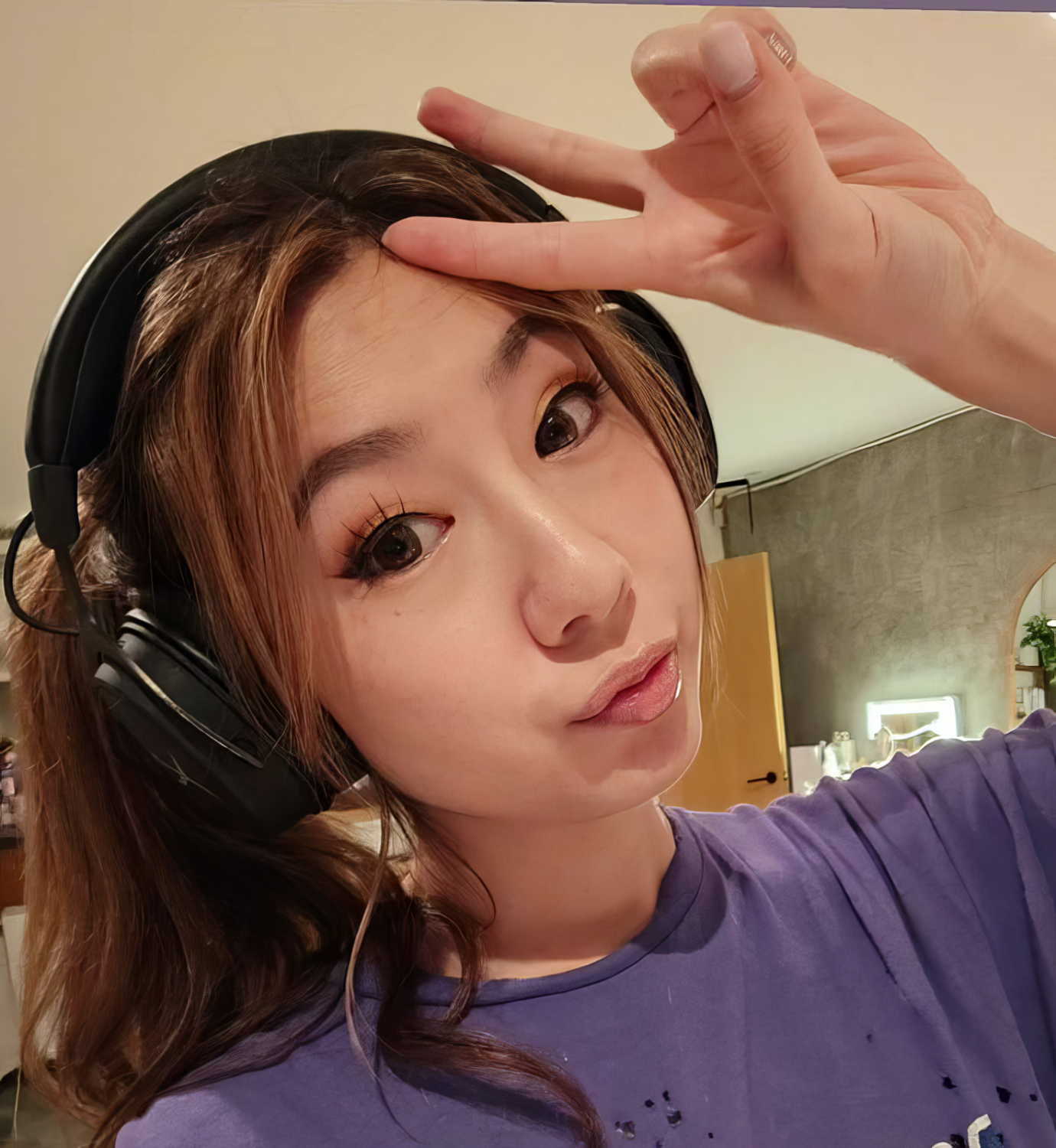 Fuslie #xvJ5SkSr